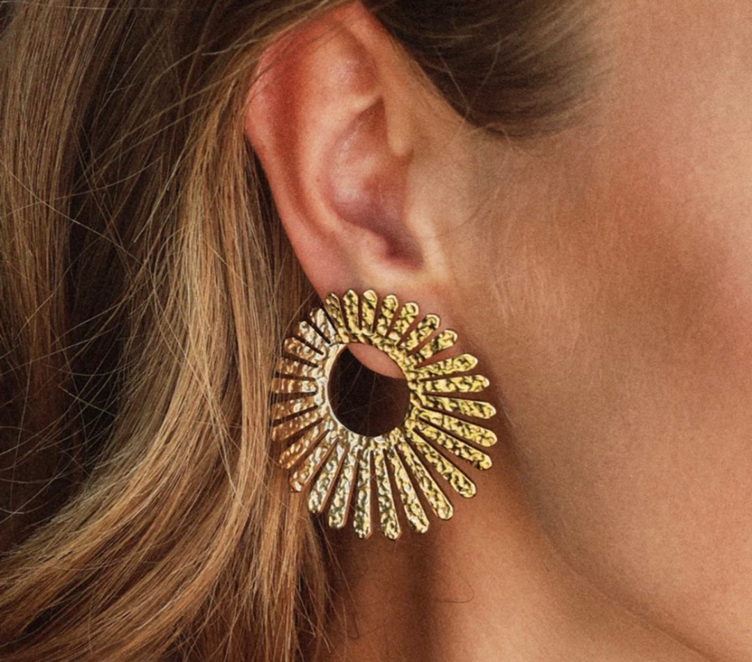 Orecchini Sole ZAG Bijoux in acciaio dorato martellato